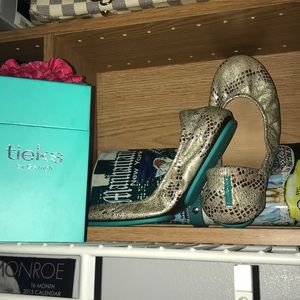 Romantic Blush Tieks sz 9